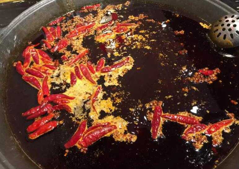 《火锅老油》和《火锅底料》对重庆火锅的重要性，老油不可或缺！